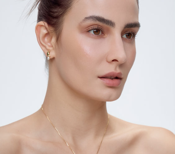 Rhea Flow Necklace on model with sliding adjuster - FREQNC