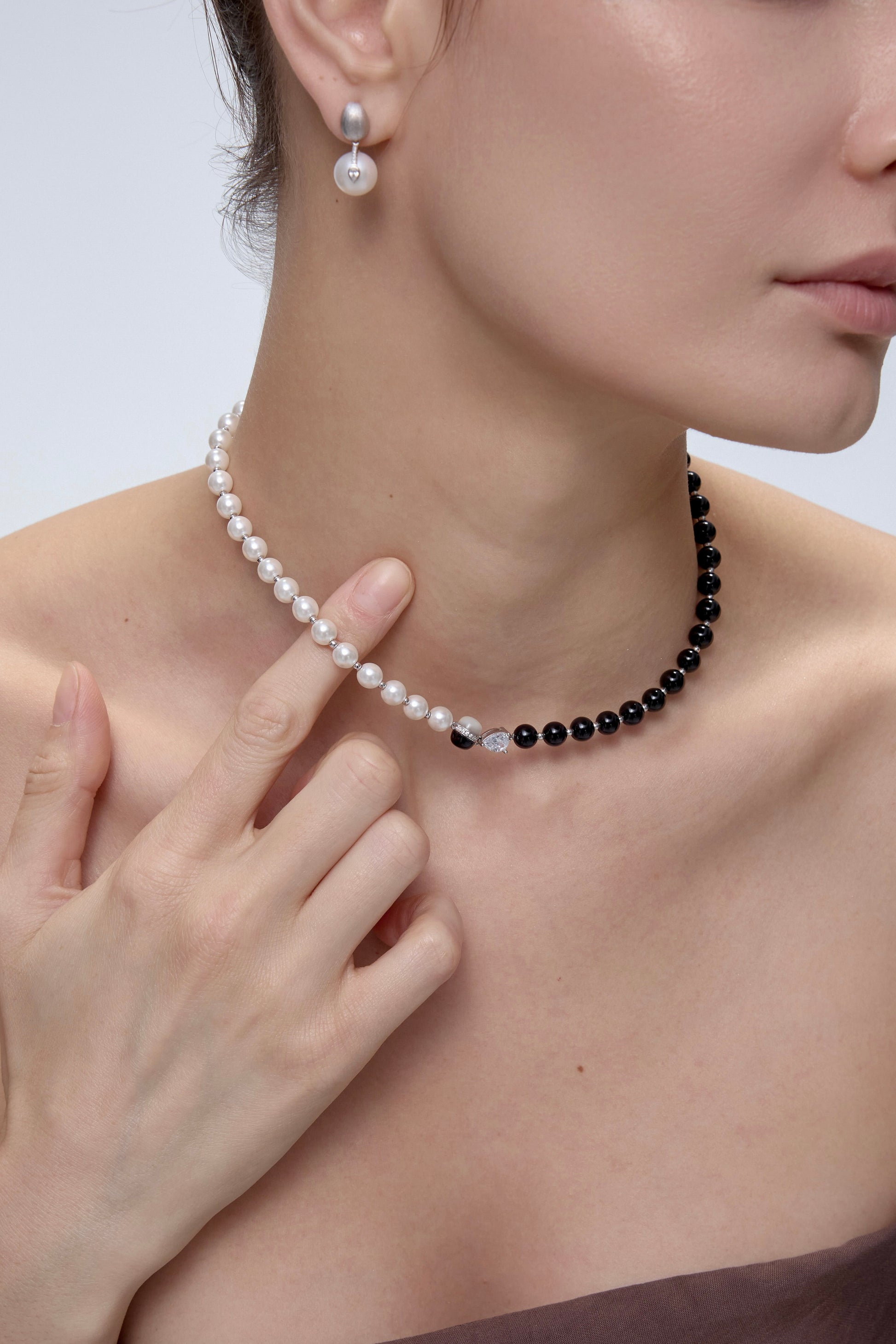 Ouroboros Choker onyx side detail - FREQNC