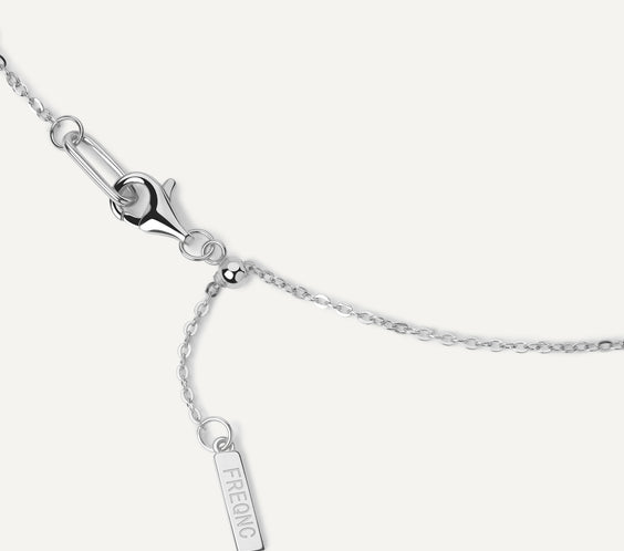 Rhea Flow Necklace chain detail close-up - FREQNC atelier