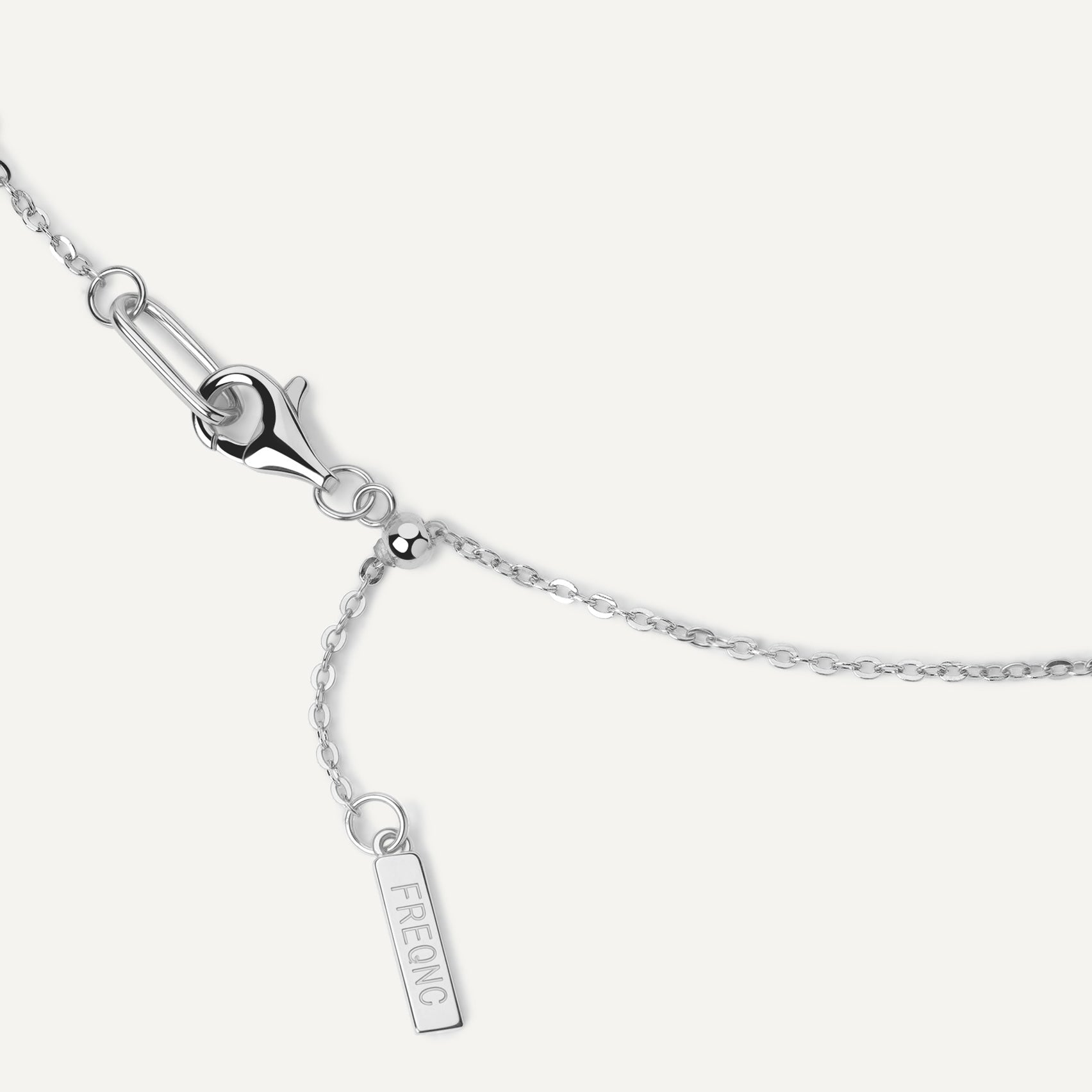 Rhea Flow Necklace chain detail close-up - FREQNC atelier