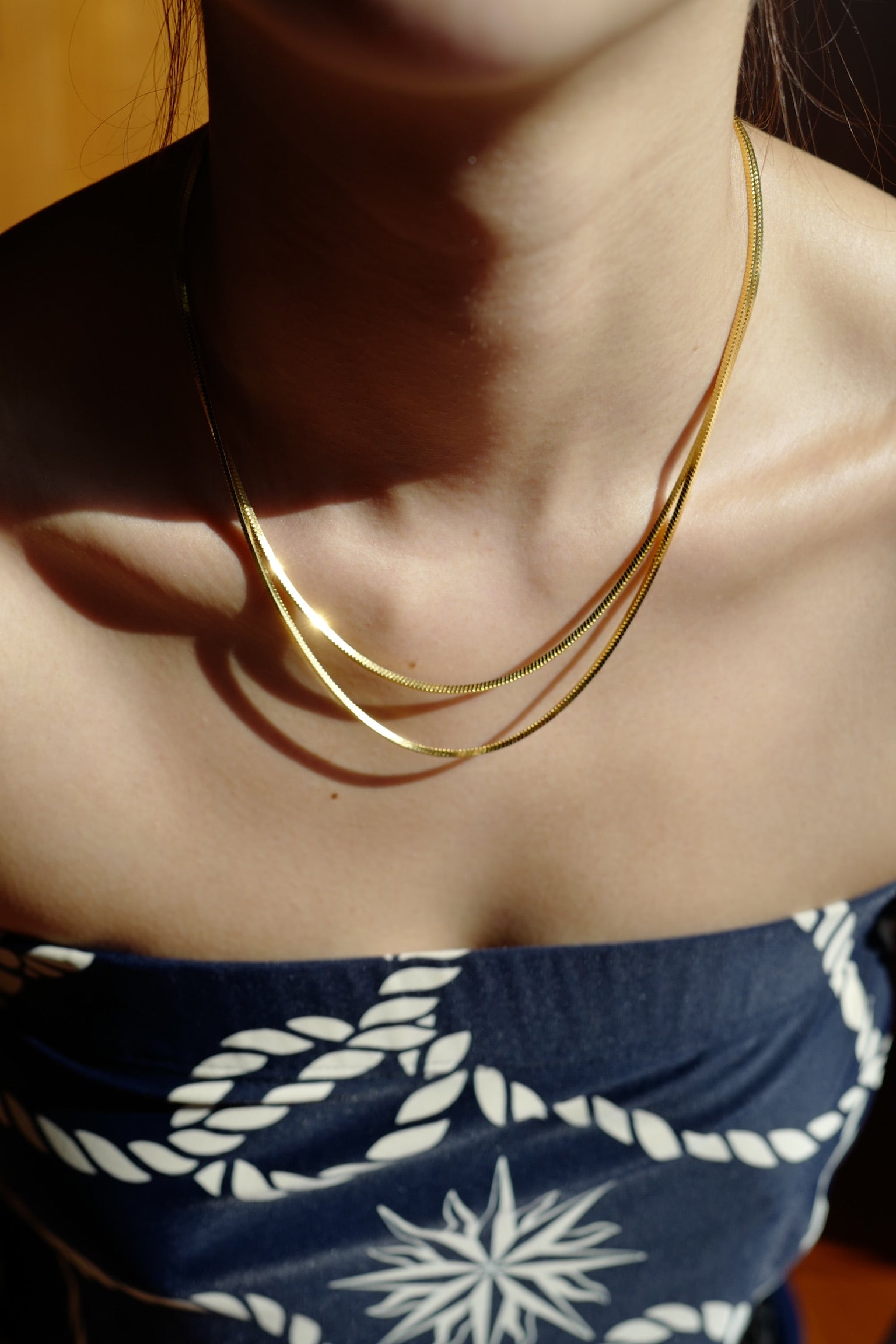 Argento Snake Chain worn on model collarbone - FREQNC