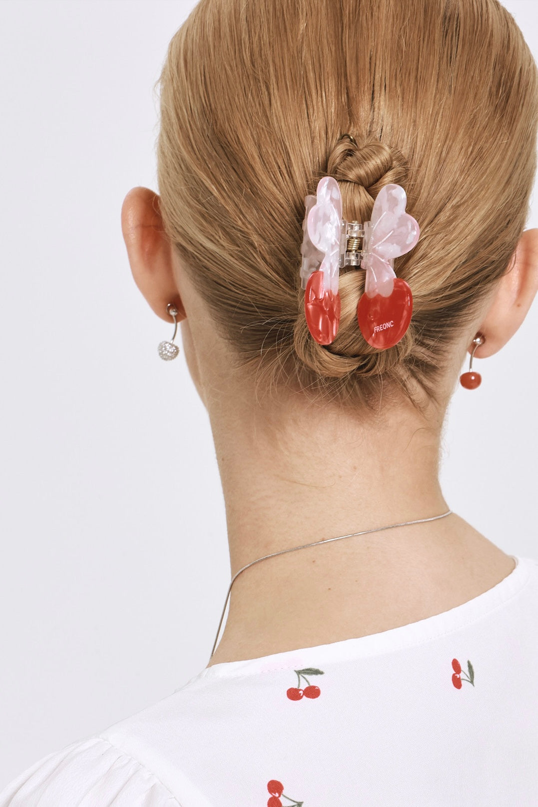ma chérie Cherry Hair Claw side view detail - FREQNC atelier