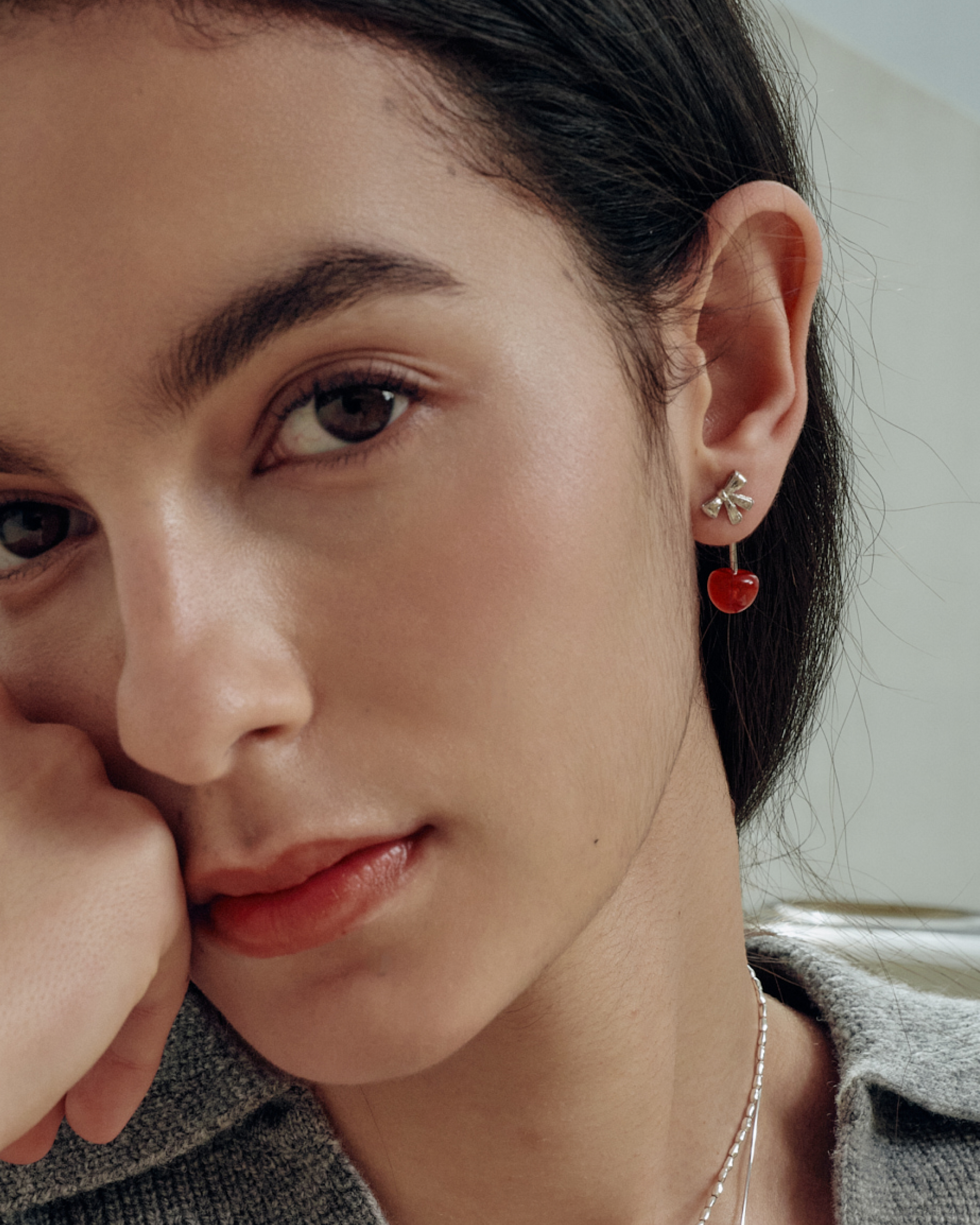 ma chérie Red Agate Cherry Earrings bow stud detail - FREQNC