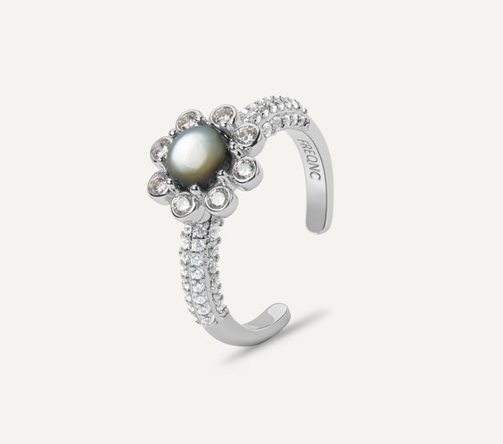 8 petals ring silver black mother of pearl FREQNC atelier