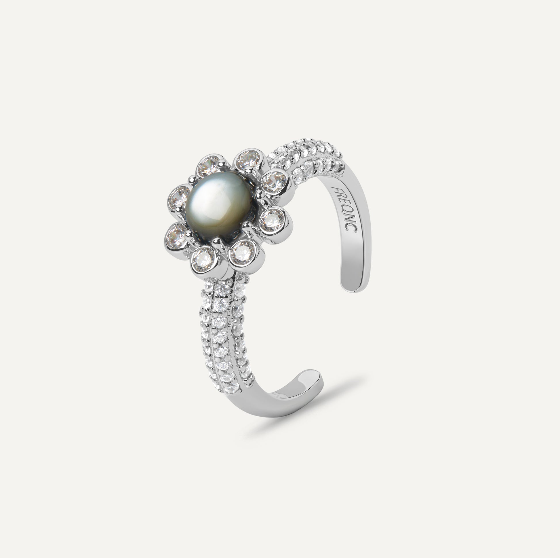 8 petals ring silver black mother of pearl FREQNC atelier