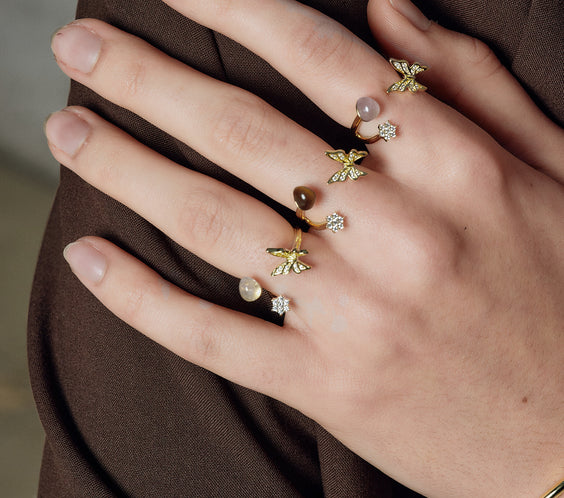 model wearing butterfly ring gold FREQNC atelier