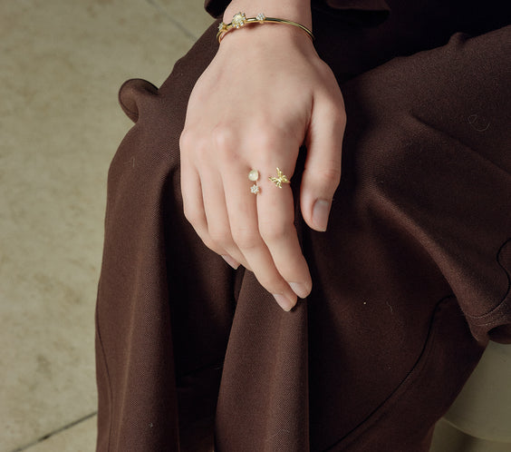 model wearing butterfly ring gold FREQNC atelier