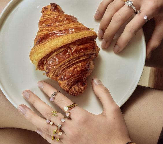 model wearing dolphin ring gold for the breakfast scence FREQNC atelier