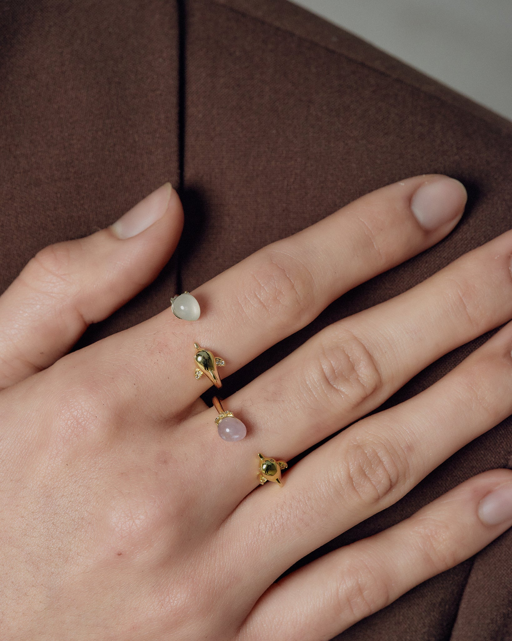 model wearing dolphin ring gold FREQNC atelier
