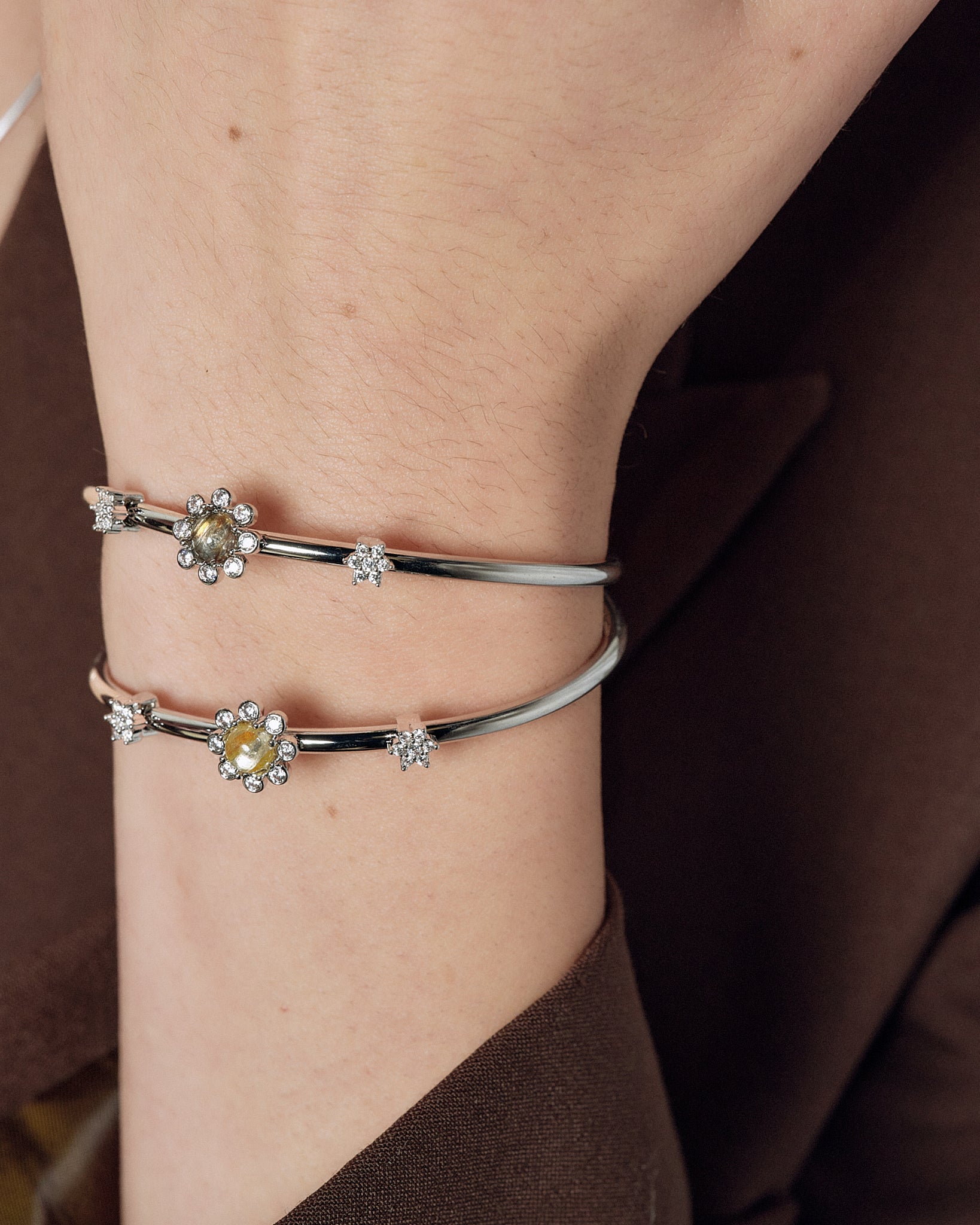 close up 8 petals bangle crystal detail FREQNC atelier