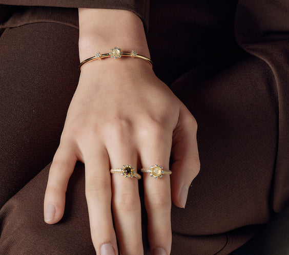 close shot of model wearing 8 petals ring gold FREQNC atelier